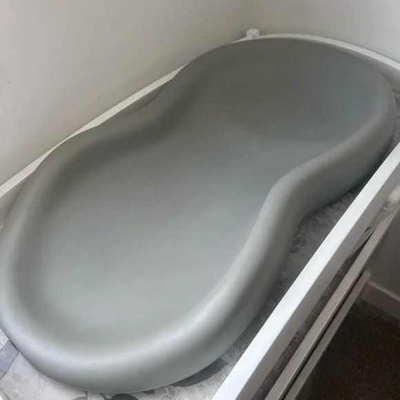 Keekaroo Peanut Changer - Picture 1 of 4